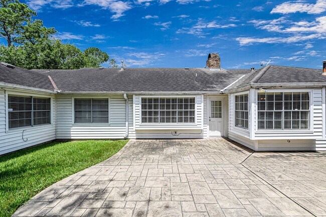 Building Photo - 614 Val Lena Dr