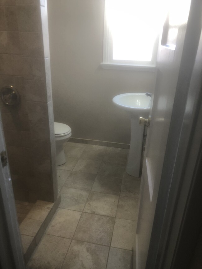 Bathroom - 1743 N Hollywood Way