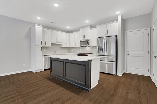 Building Photo - 1954 Sanford Dr