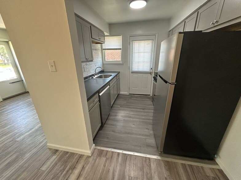 Building Photo - 10748 Tropic Dr