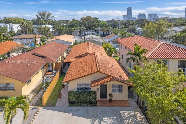 Building Photo - 3572 SW 25th St