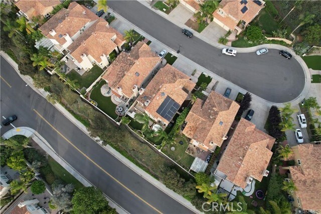 Building Photo - 13 Bernay