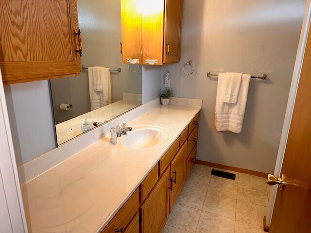 Building Photo - 1806 Reading Ln