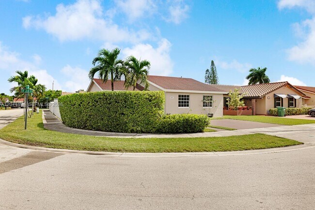 Building Photo - 13835 SW 23rd Terrace