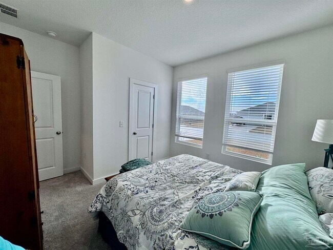 Building Photo - 6330 Buckthorn Cir