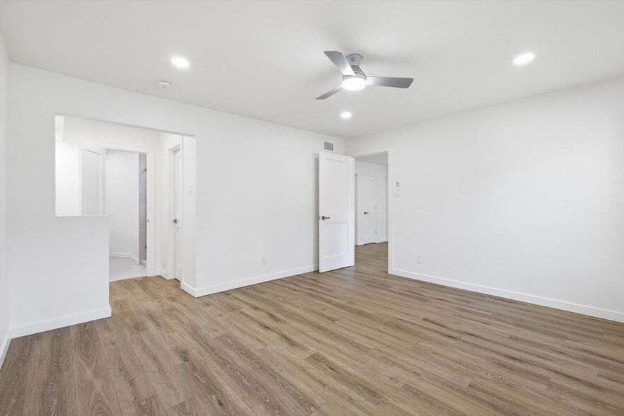 Building Photo - 4816 Amesbury Dr