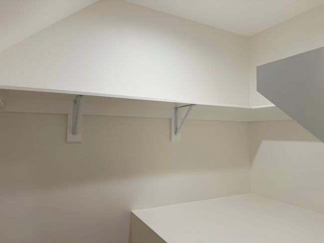 Building Photo - 678 E 45th St