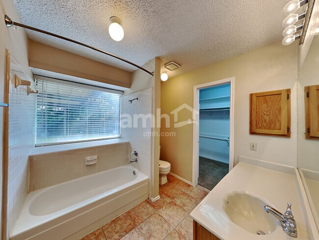 Building Photo - 3717 Flagstone Ave
