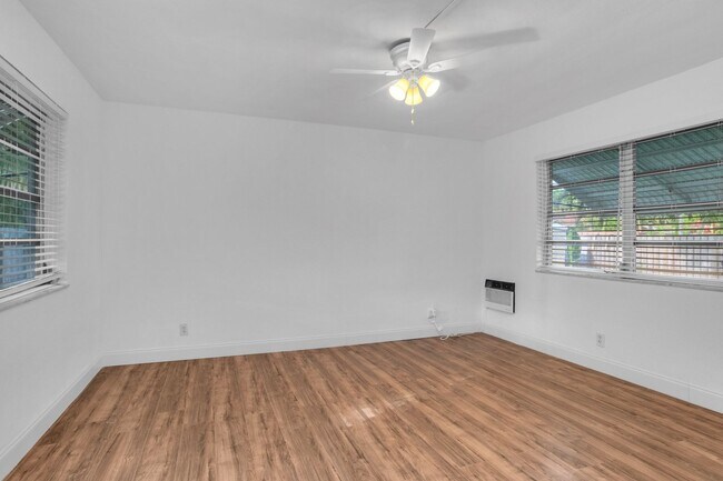 Building Photo - Beautiful Hollywood Home