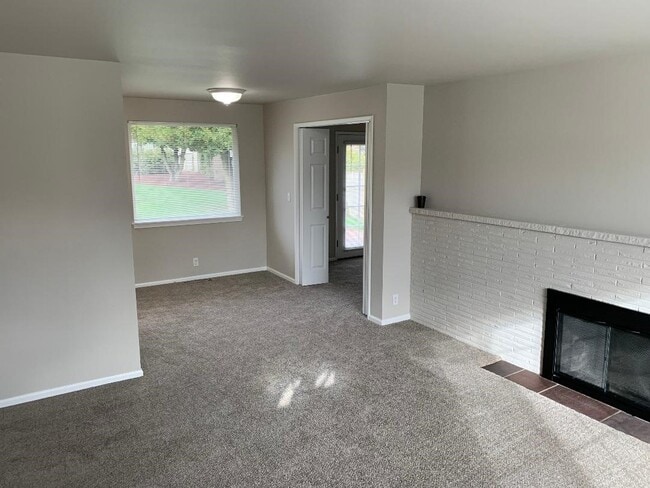 Building Photo - 6415 183rd Plz SW