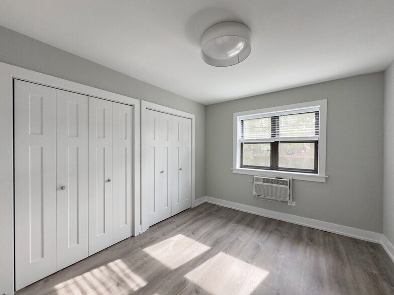 Building Photo - 503 W Barry Ave