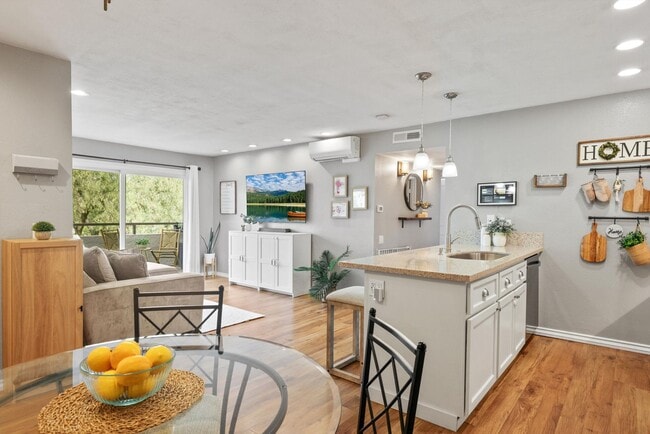 Building Photo - beautifully upgraded 2-bedroom, 1-bath condo in the highly desirable Bench Mark Villas Community