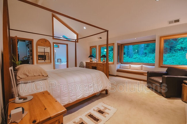 Building Photo - 7079 Lucas Valley Rd