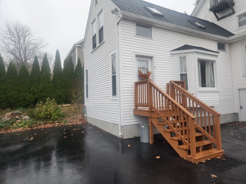 Building Photo - 126 6th St