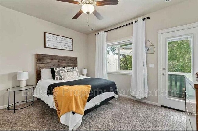 Building Photo - 4366 N Five Mile Rd