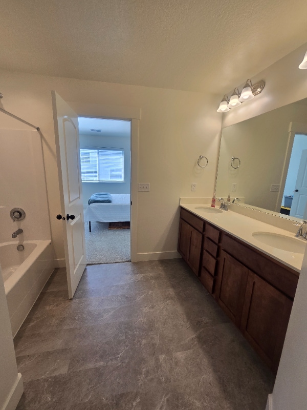 Building Photo - 984 W Sunspear Dr