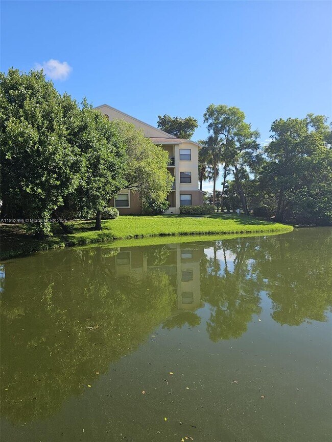 Building Photo - 9999 Summerbreeze Dr