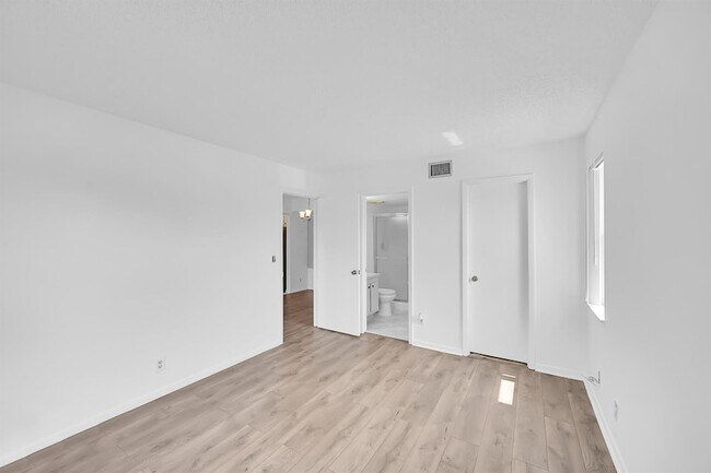Building Photo - 7226 Golf Colony Ct
