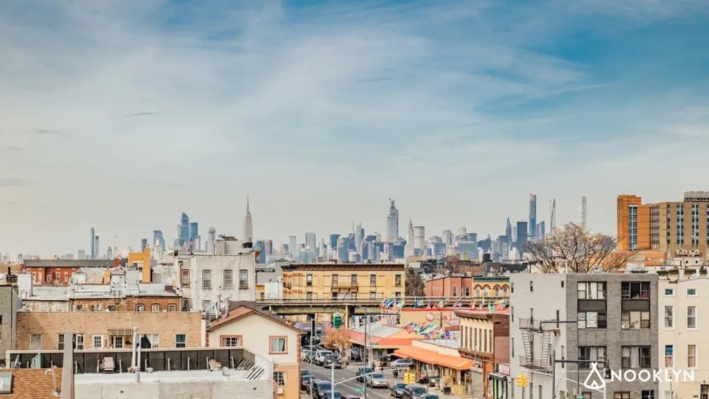 Building Photo - Furnished room/NOT APARTMENT