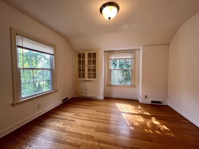 Additional dining area/office/den - 3948 N Downer Ave