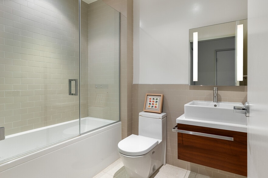 Second Bedroom Bathroom - 6735 Yucca St