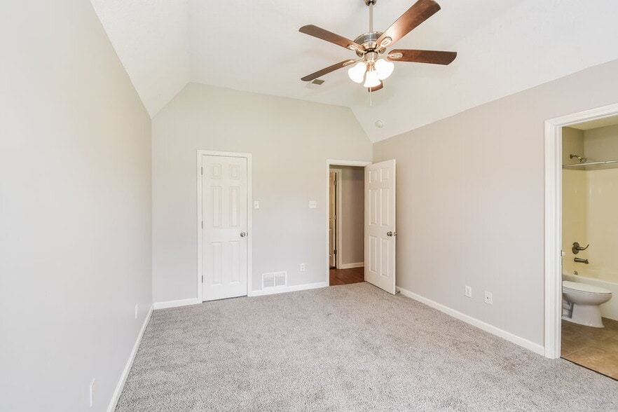 Building Photo - 9296 Brooks Dr
