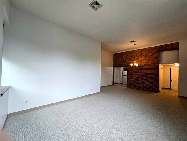 Building Photo - 147 Rawson Rd
