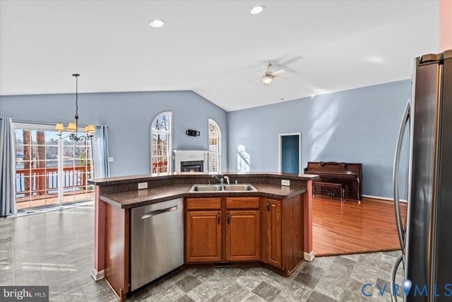 Building Photo - 686 Lake Caroline Dr