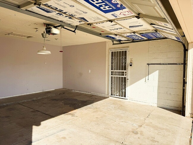 Building Photo - Charming 3-Bedroom Home for Rent in Highly Desirable Peoria School District!