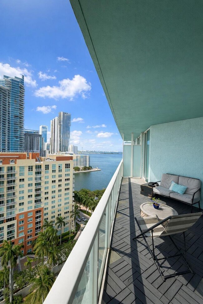 Building Photo - 1900 N Bayshore Dr