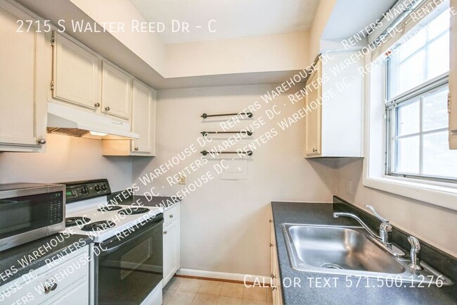 Building Photo - Cozy 2Bd/1Bth condo nestled in the vibrant...