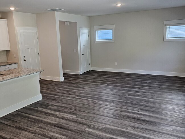 Building Photo - 224 Lanyard Ln