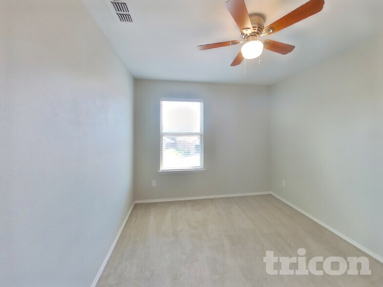 Building Photo - 528 Shell St