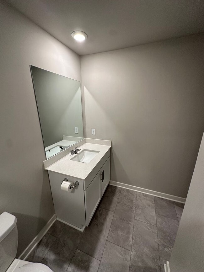 Building Photo - For Lease - 3 Bed, 2.5 Bath, 1846sqft Townhome, Lebanon