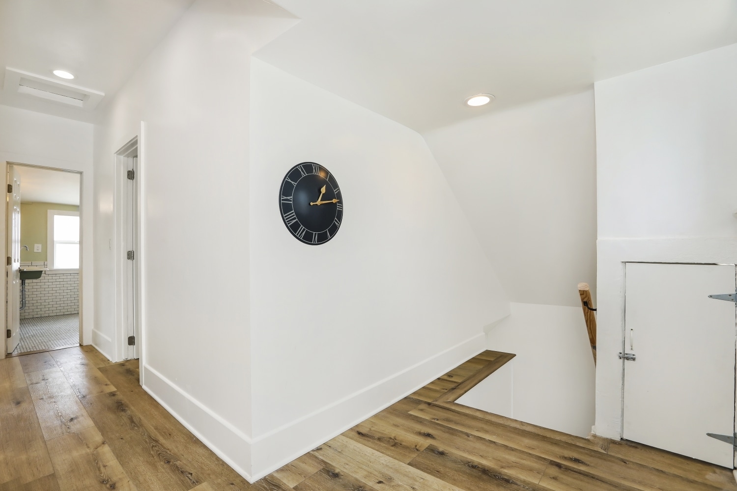 Building Photo - 3220 E 6th St