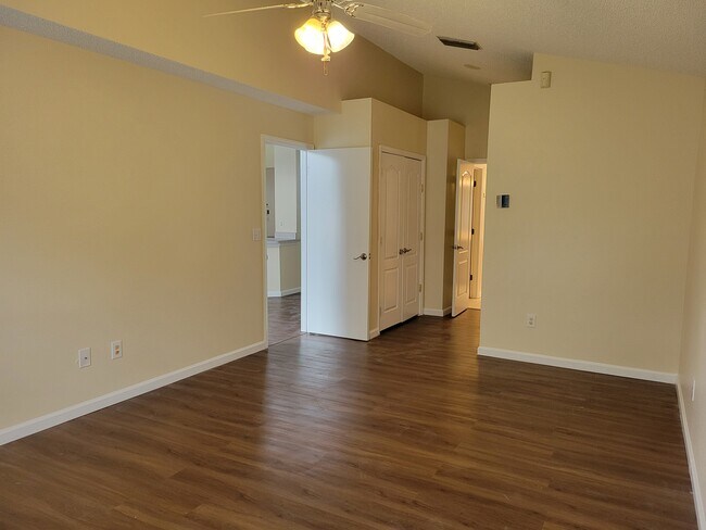 Building Photo - 1048 California Creek Dr