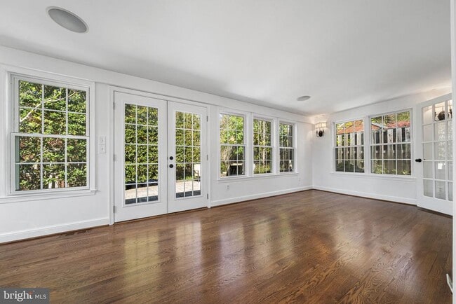 Building Photo - 2718 S June St