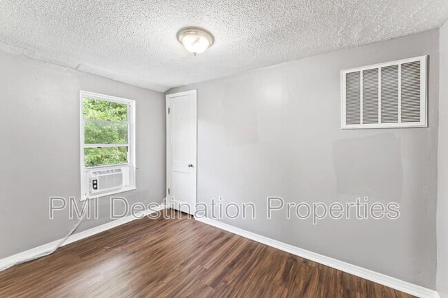 Building Photo - 9408 East 23rd St S