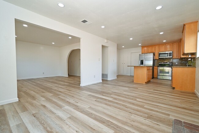 Building Photo - $3790 - 3BR - GORGEOUS REMODELED HOME IN N...