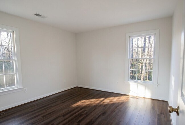 Building Photo - -- ACT FAST!  HUGE 4 BEDROOM 2.5 BATH GLEN ALLEN HOME --