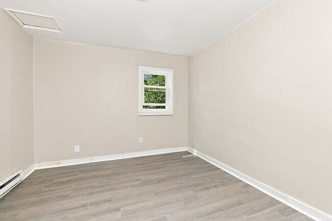 Building Photo - 550 Hensel Ave