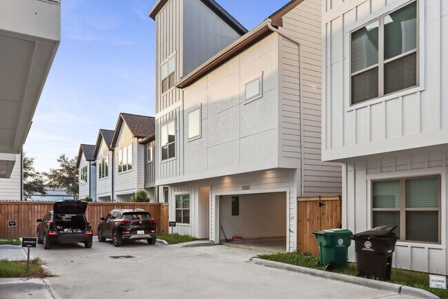 Building Photo - 6740 Peerless St