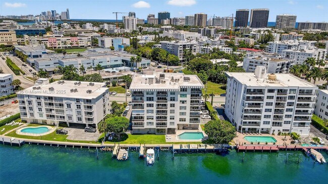 Building Photo - 9250 W Bay Harbor Dr