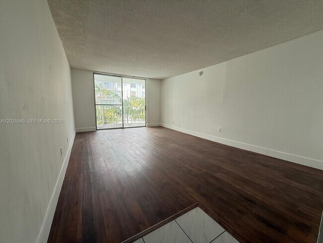 Building Photo - 492 NW 165th St