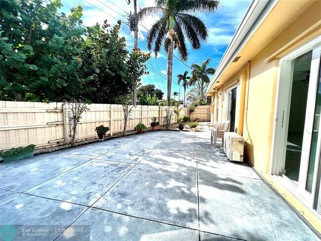 Building Photo - 1930 Windward Dr