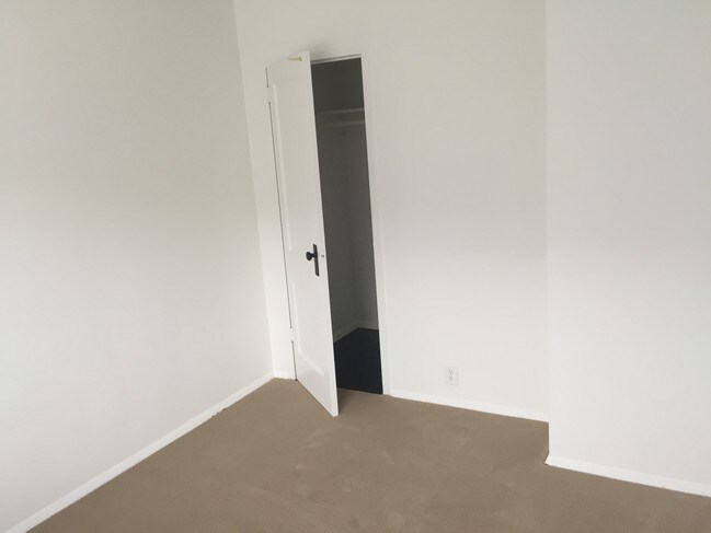 Building Photo - 332 Garces Dr
