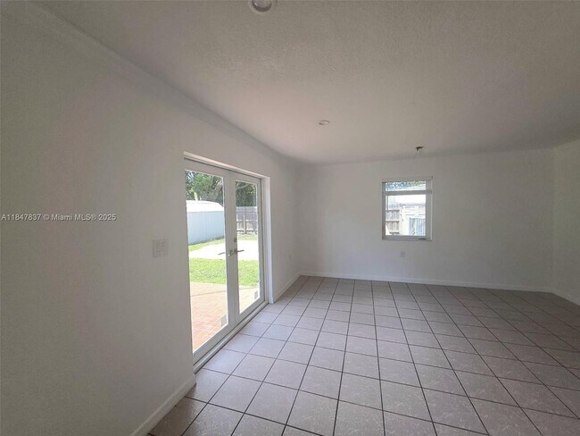 Building Photo - 9971 Dominican Dr