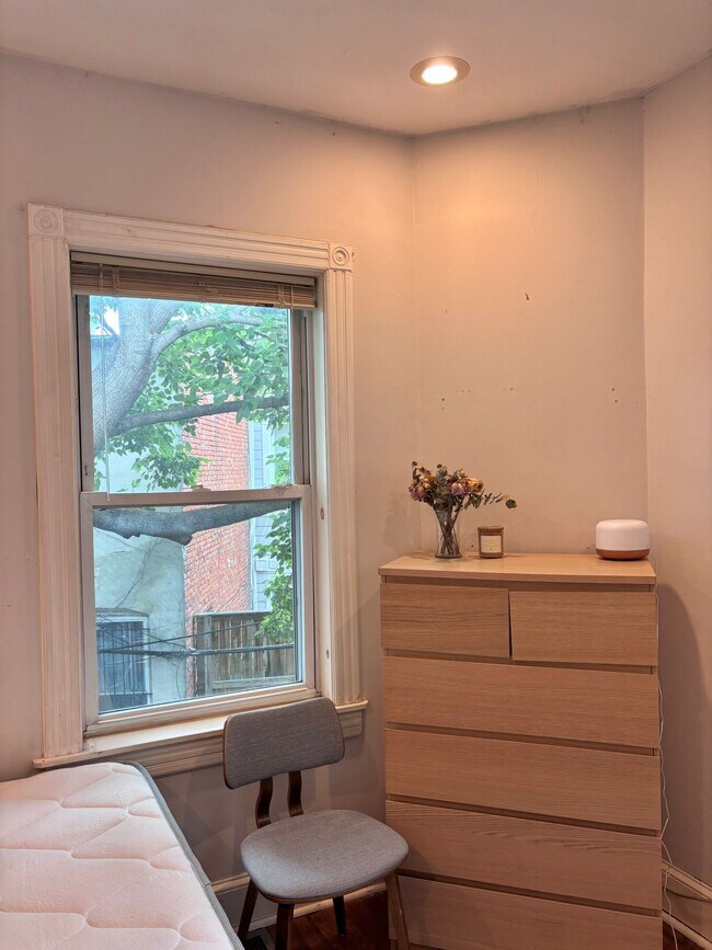 Available bedroom - 27 Q St NW