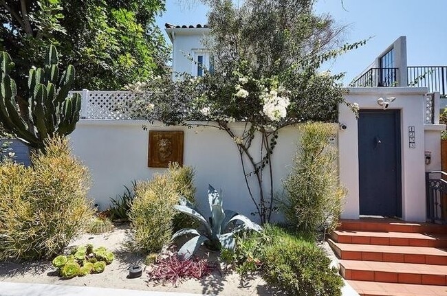 Building Photo - 4 Bedroom 3.5 Bath  Home in La Jolla