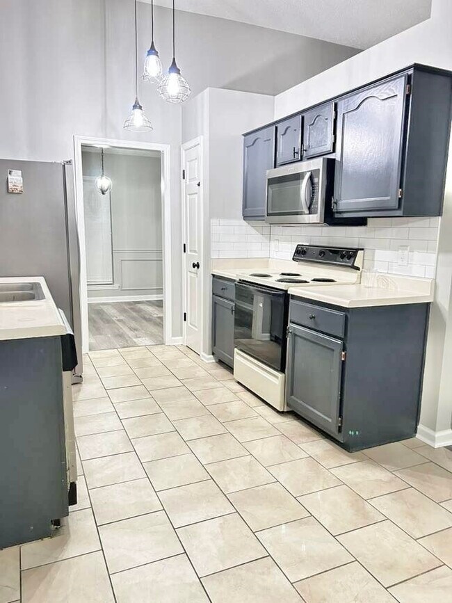 Building Photo - 9410 Garden Woods Dr